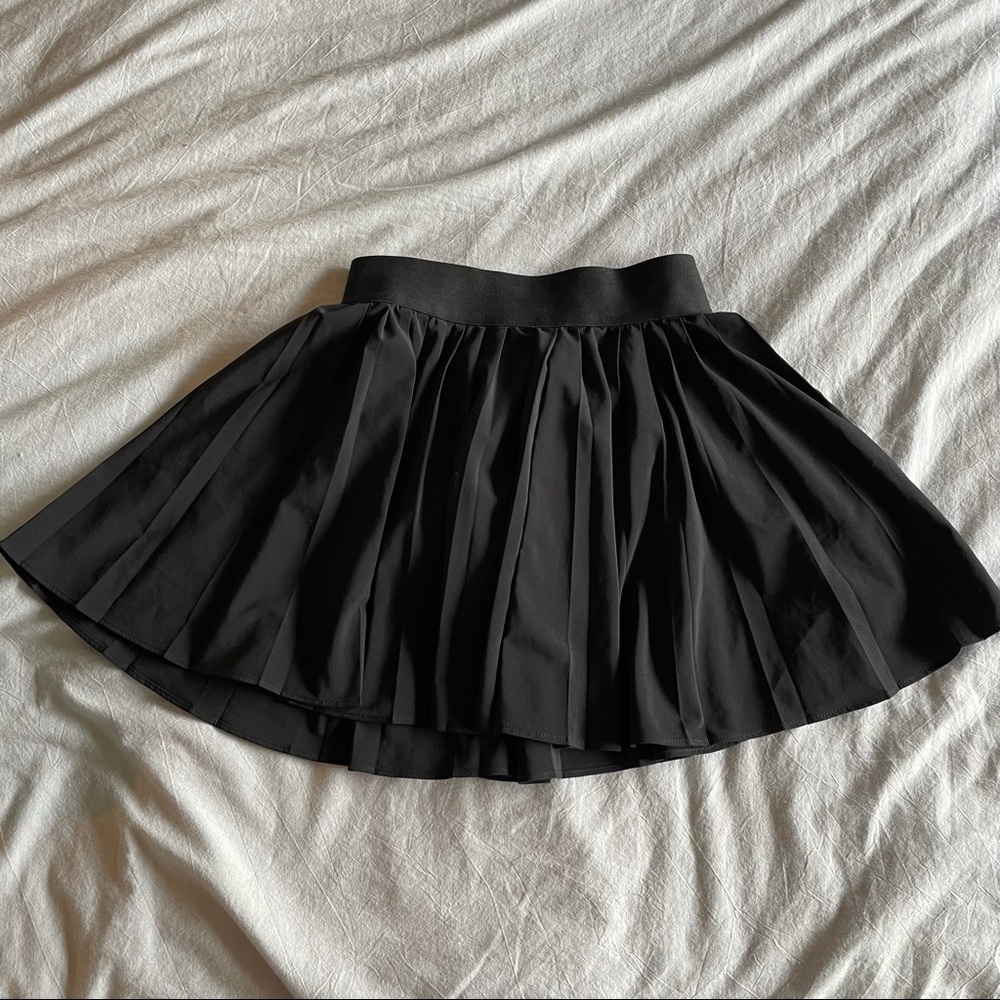 Tna Women's Tennis Skirt in Black